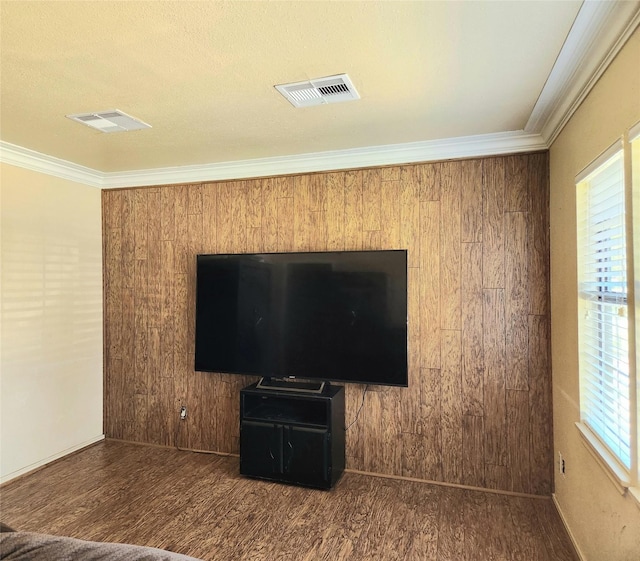 interior details featuring crown molding