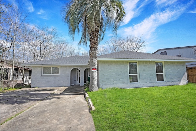 ranch-style home featuring a front yard