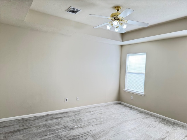 empty room featuring ceiling fan