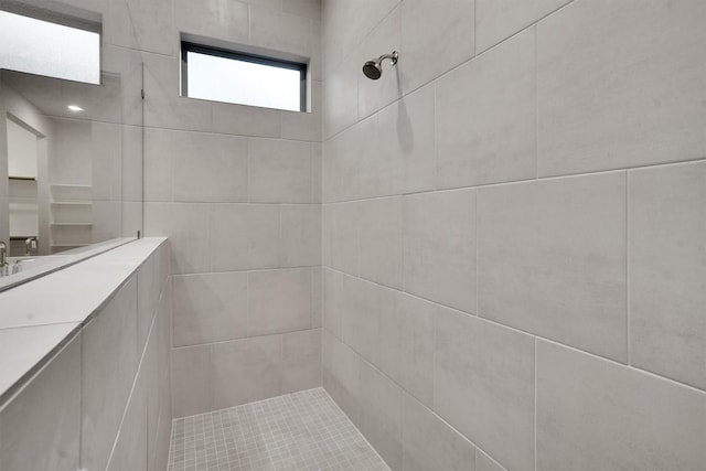 bathroom featuring tiled shower