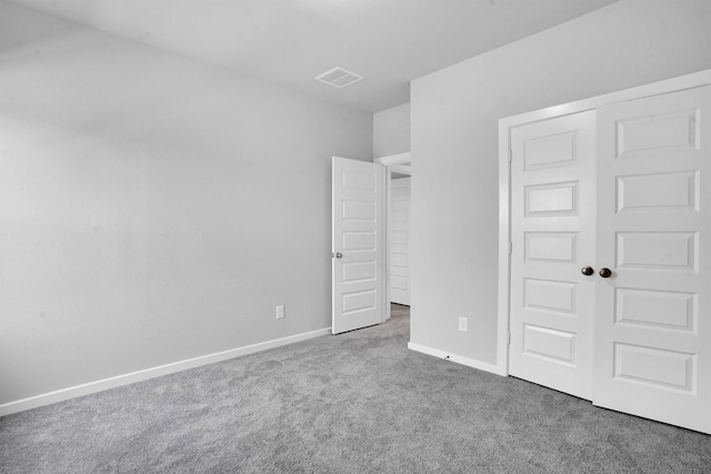 unfurnished bedroom with carpet flooring and a closet