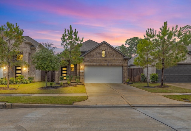 view of front of house featuring a yard