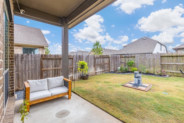 view of yard featuring a patio area