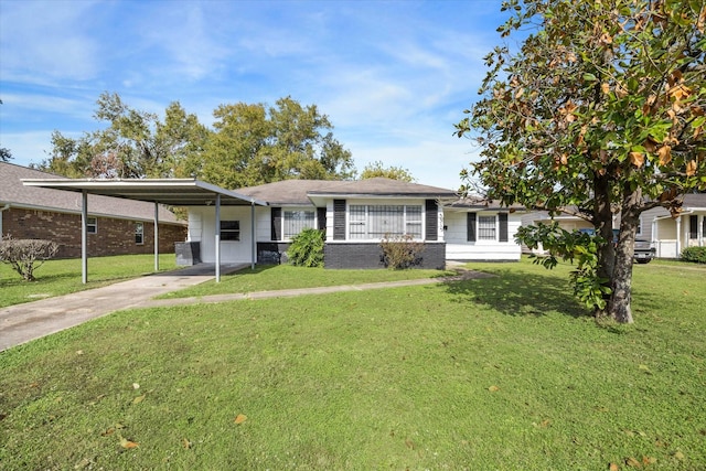 single story home featuring a front yard and a carport