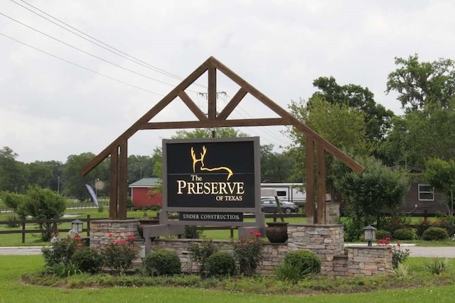 view of community / neighborhood sign