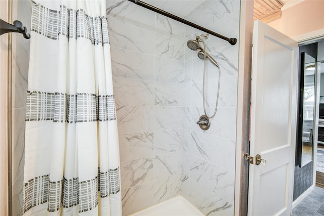 bathroom featuring a shower with shower curtain