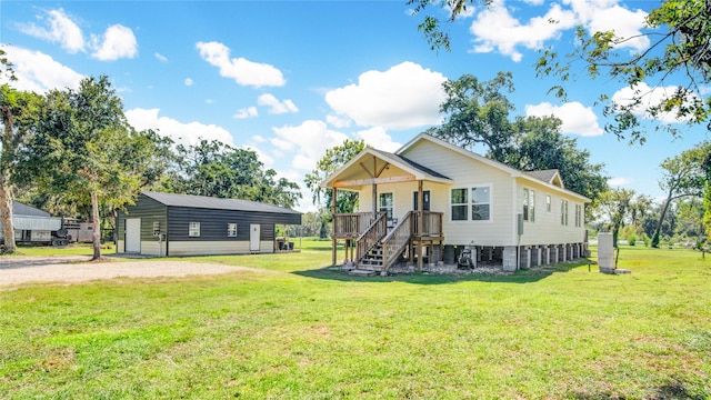 view of front of property with an outdoor structure and a front yard