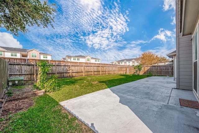 view of yard with a patio