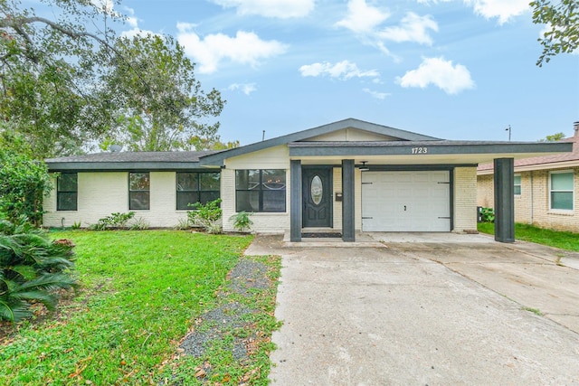 ranch-style house featuring a front lawn and a garage