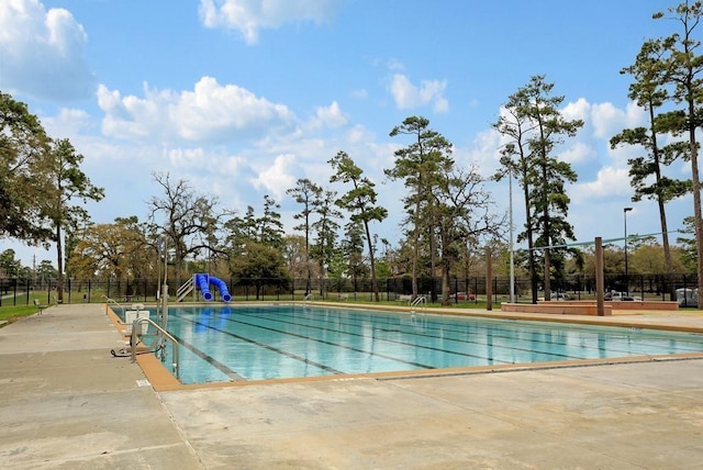 view of swimming pool