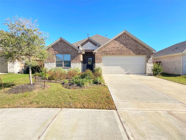 view of front facade featuring a front yard and a garage