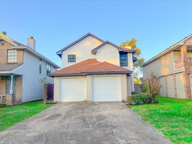 front of property featuring a front lawn