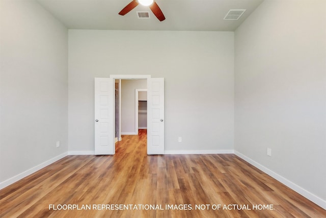 unfurnished room featuring ceiling fan and wood-type flooring