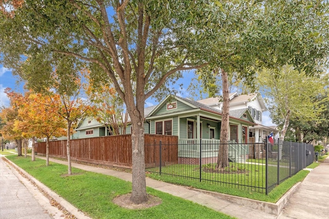 view of front of property with a front yard