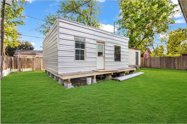 view of outdoor structure featuring a yard