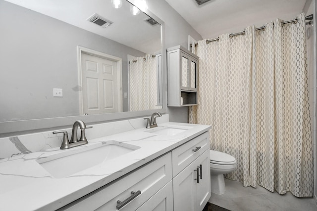 bathroom featuring a shower with curtain, vanity, and toilet