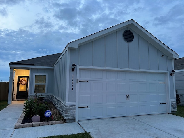 view of front of property featuring a garage