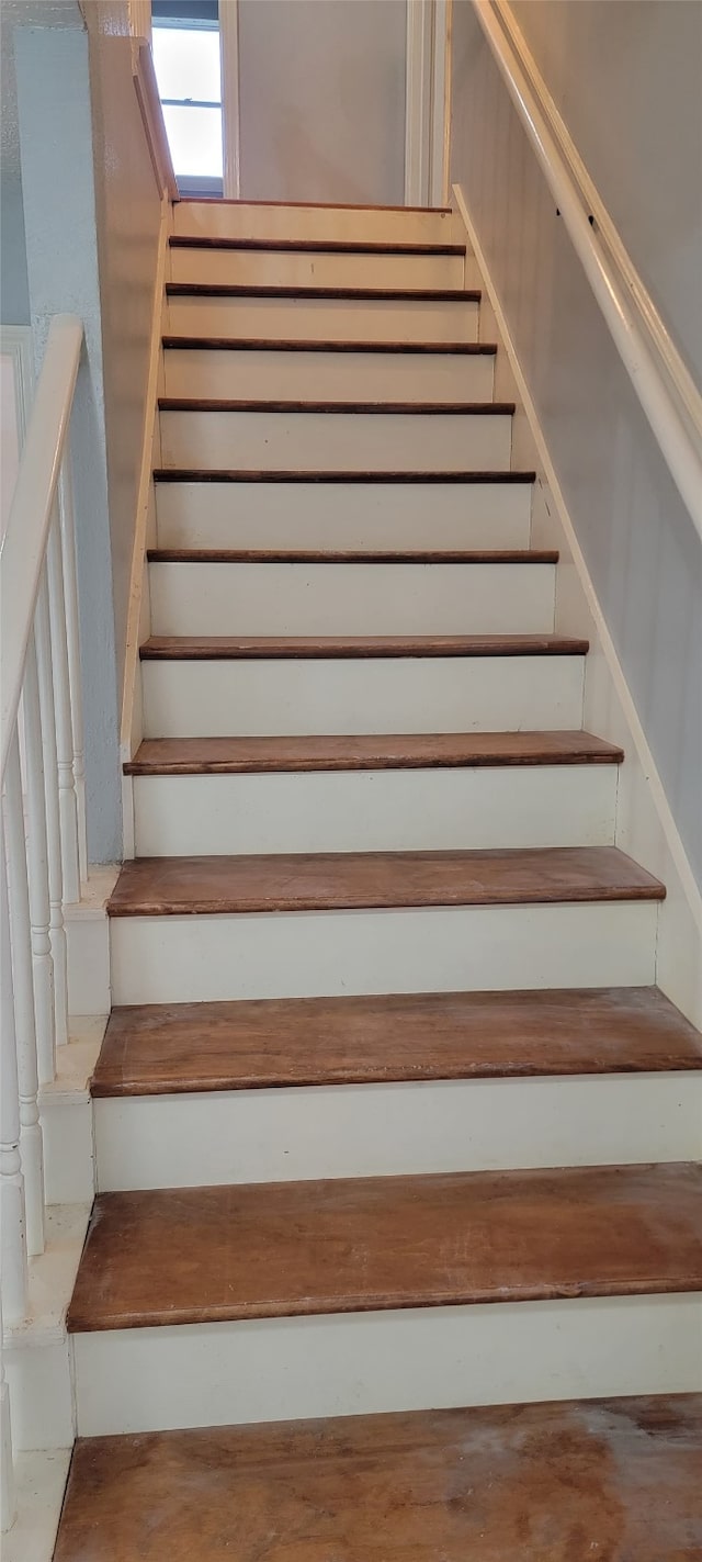 stairway featuring concrete flooring