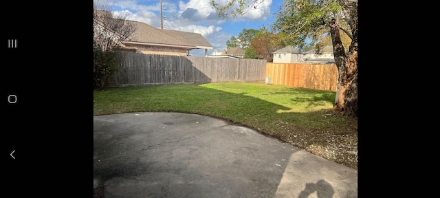 view of yard featuring a patio