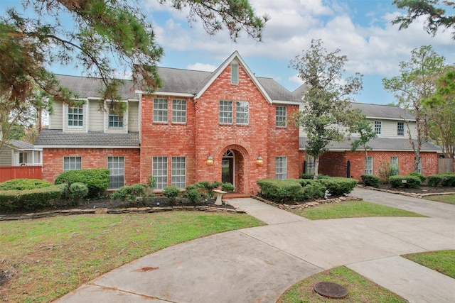 view of front facade with a front yard