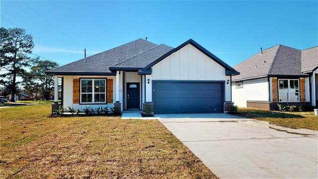 view of front facade featuring a front yard and a garage