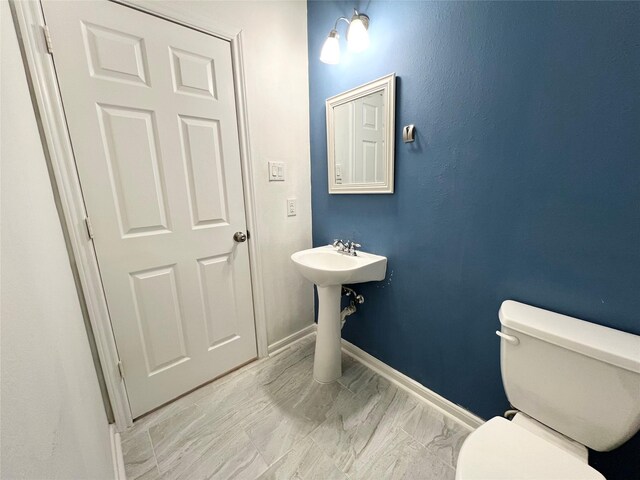 bathroom featuring toilet