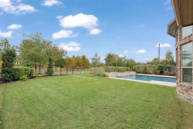 view of yard with a fenced in pool