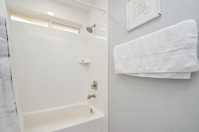 bathroom featuring shower / bath combo with shower curtain