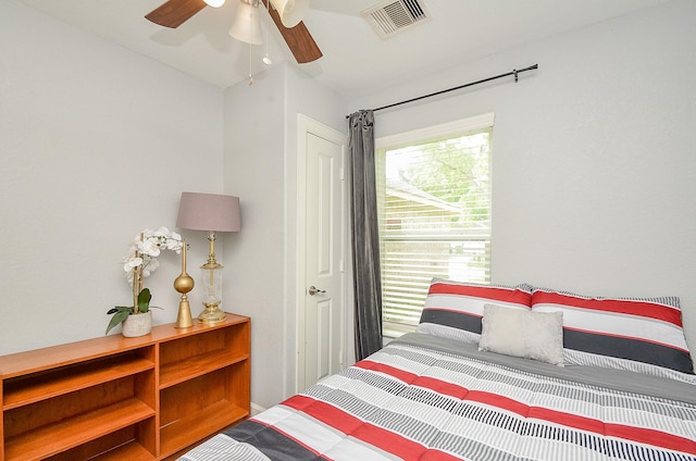 bedroom with ceiling fan