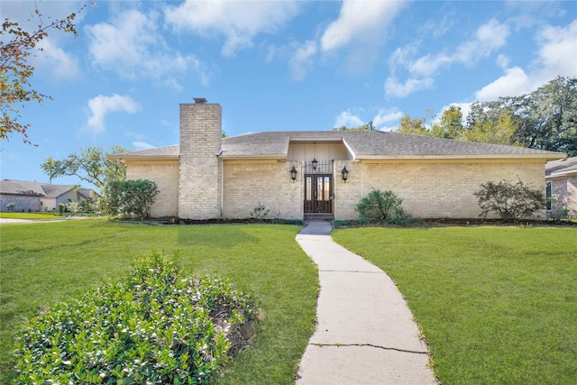 single story home with a front yard