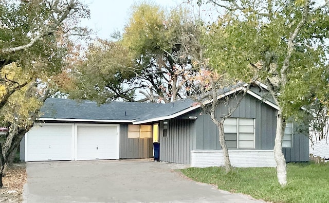 ranch-style home featuring a garage