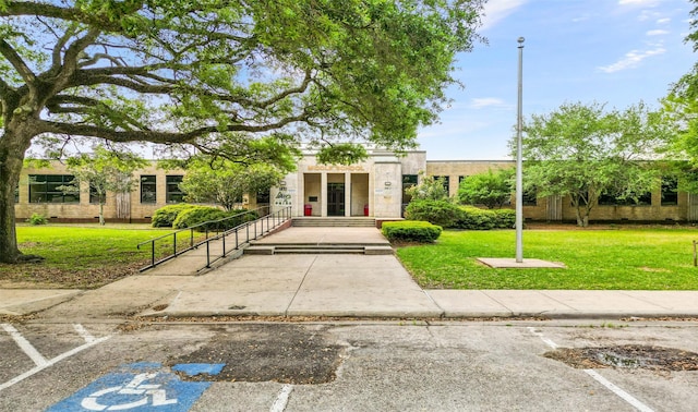 view of front of house with a front yard