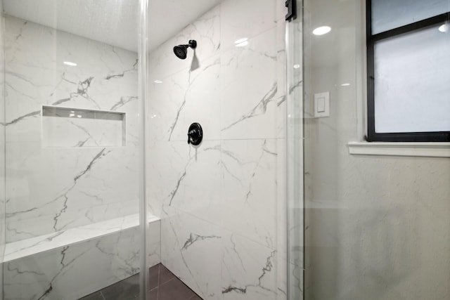 bathroom featuring a tile shower