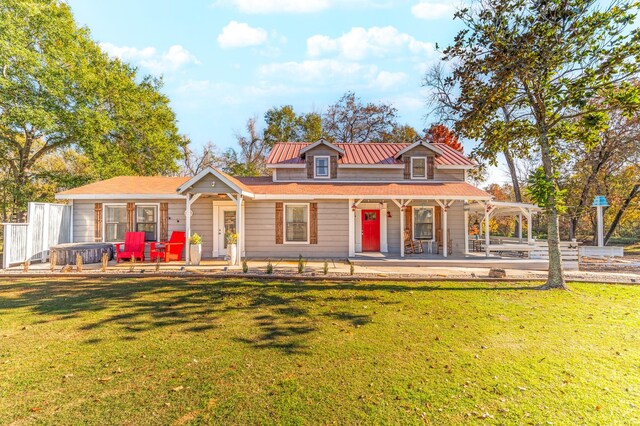 view of front of home featuring a front yard