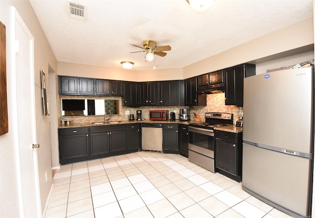 kitchen featuring backsplash, stainless steel appliances, ceiling fan, and sink