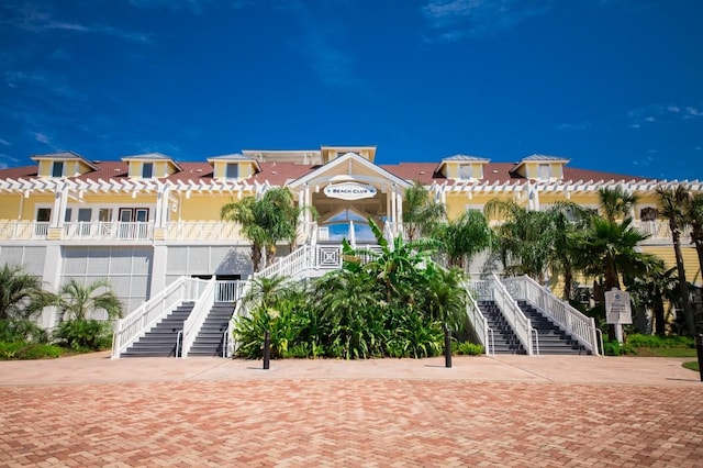 view of front facade