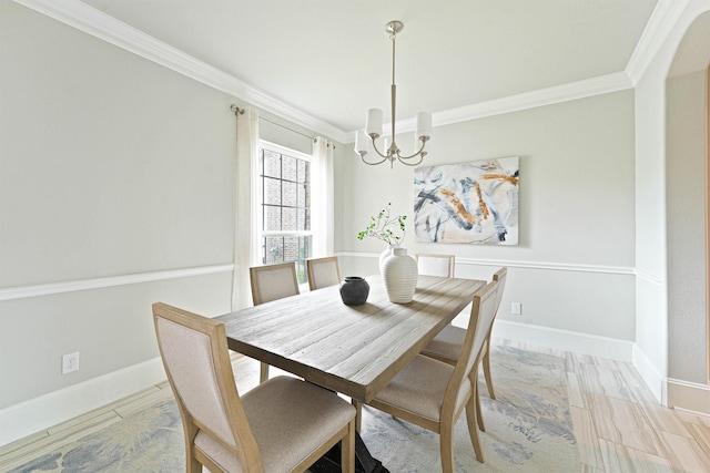 dining room with a chandelier, light hardwood / wood-style floors, and ornamental molding