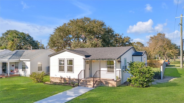 view of front of house with a front lawn