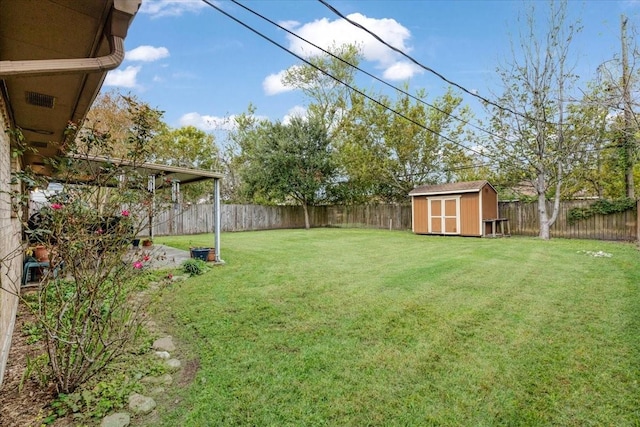 view of yard featuring a storage unit