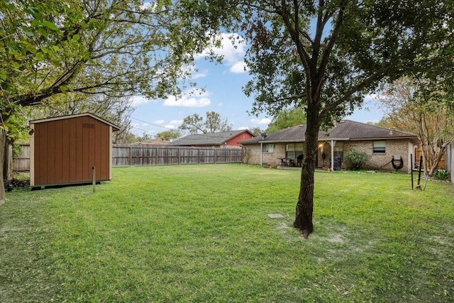 view of yard featuring a storage unit