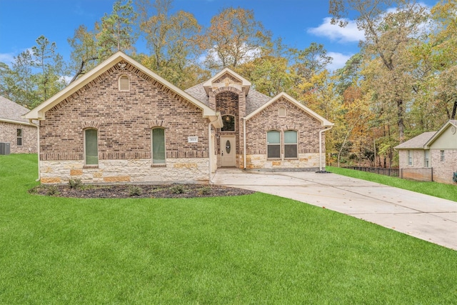 view of front property featuring central AC unit and a front lawn