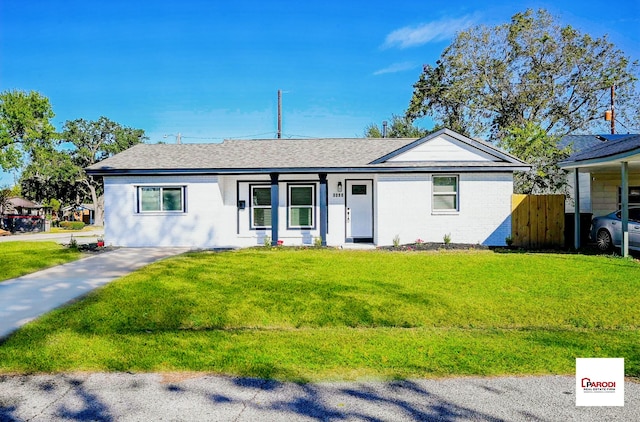 single story home featuring a front yard