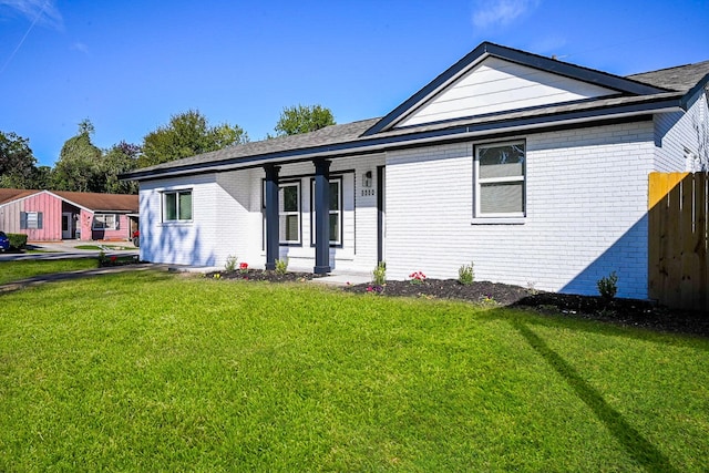 ranch-style house with a front yard