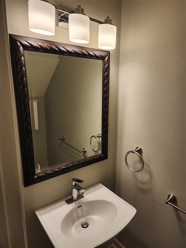 bathroom featuring sink