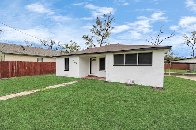 single story home featuring a front yard