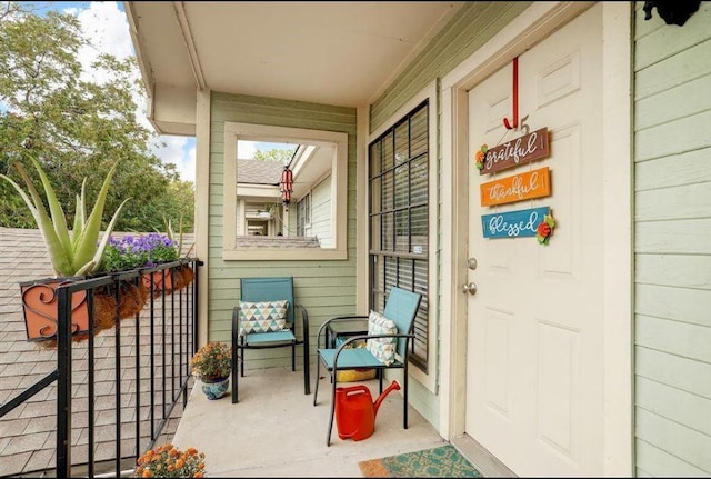 balcony featuring covered porch