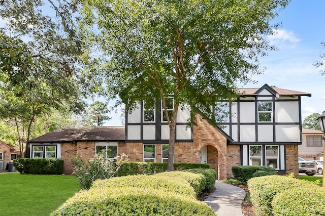 view of front of house featuring a front yard