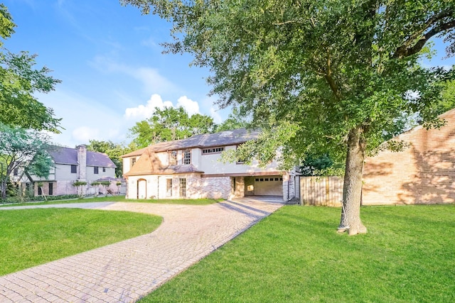 view of front of home featuring a front yard