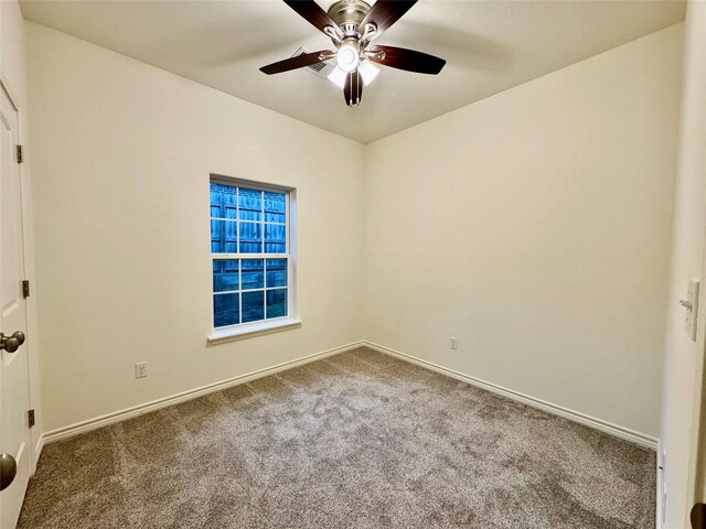 carpeted empty room featuring ceiling fan