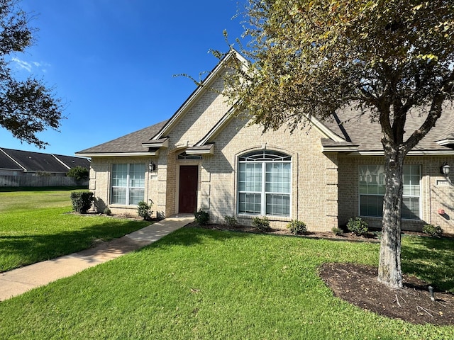 view of front of home with a front lawn